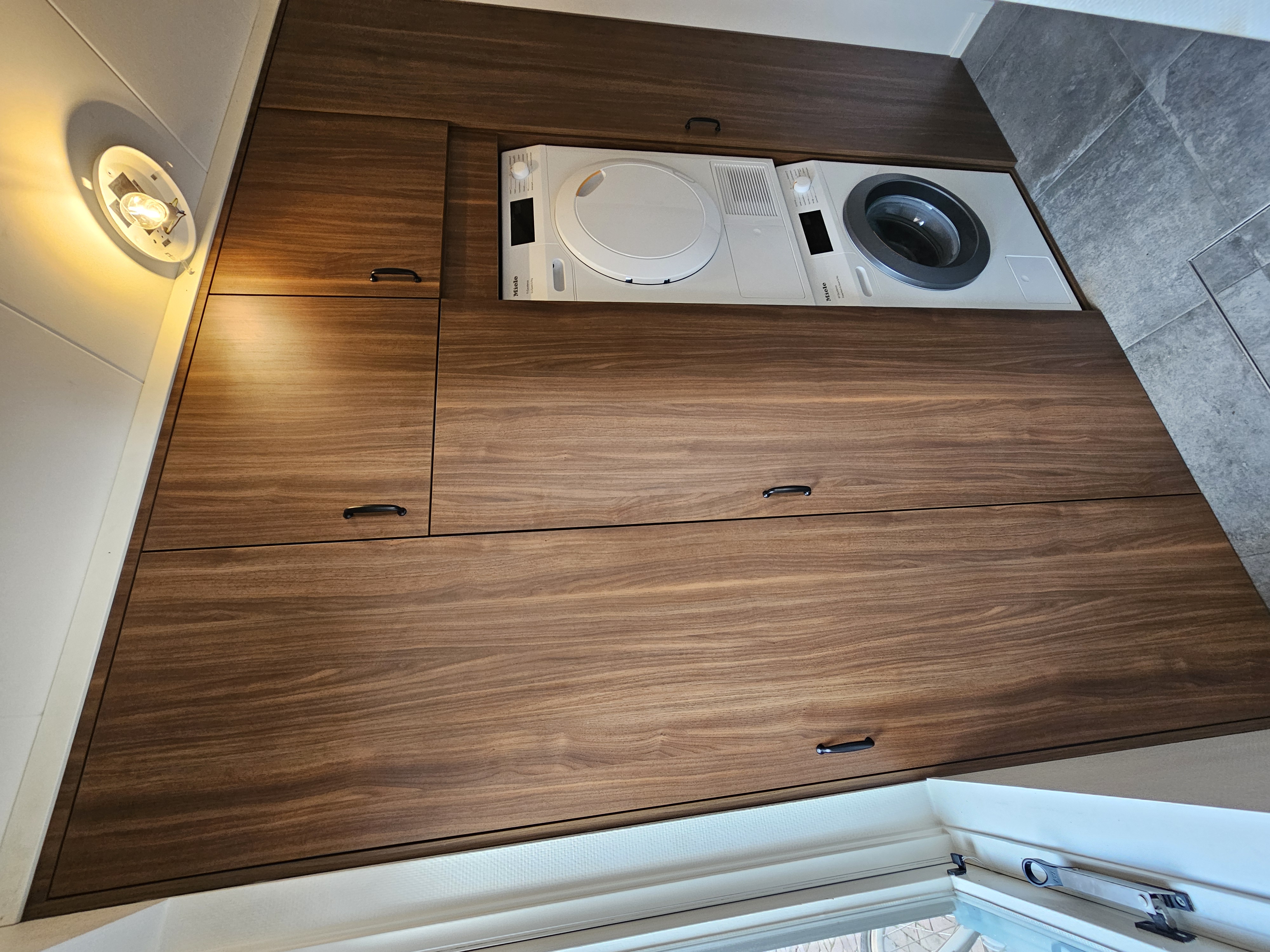 Maatwerk wandkast met verlichting
